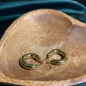 Everyday gold mini hoops 💛